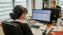 Frau im Büro